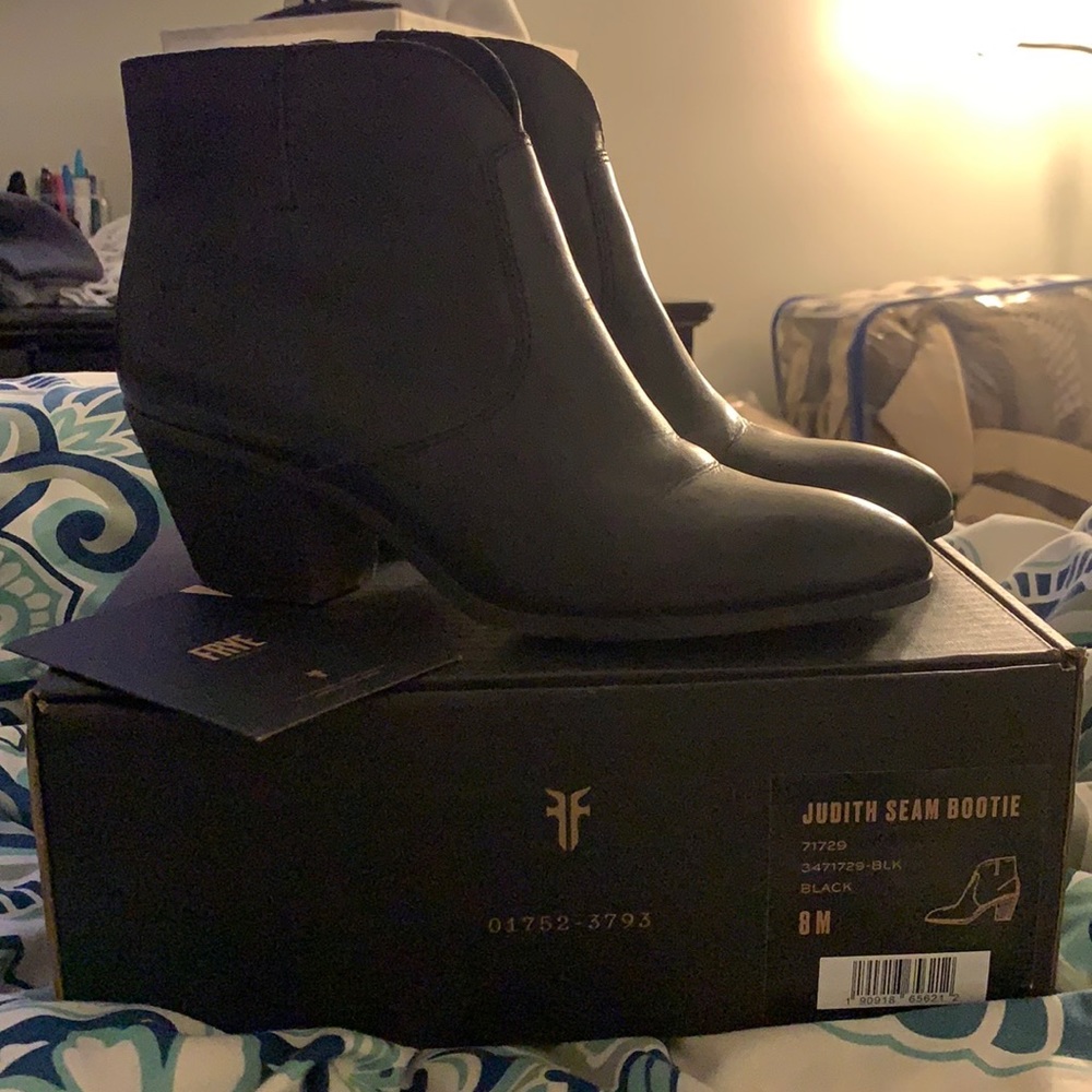 FRYE Judith Seam Black Booties!